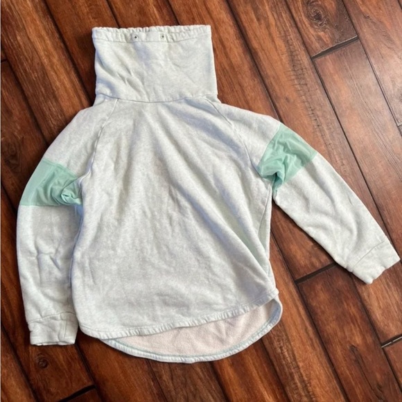 Gym Shark Sweatshirt - Picture 1 of 6